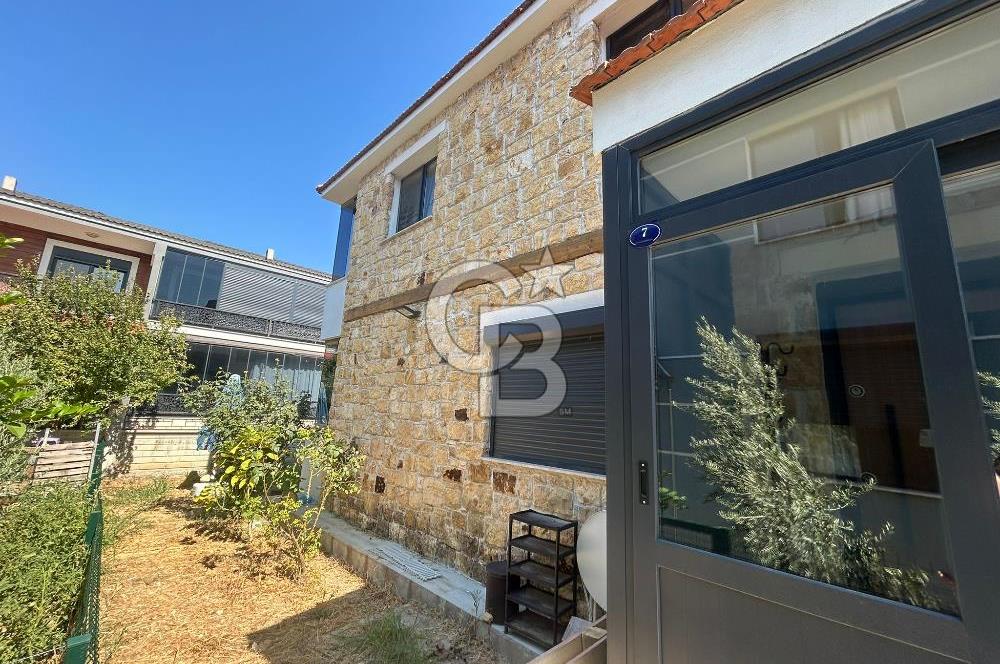 Foça Hacıveli Mahallesinde Satılık Bahçeli 3+1 Dubleks