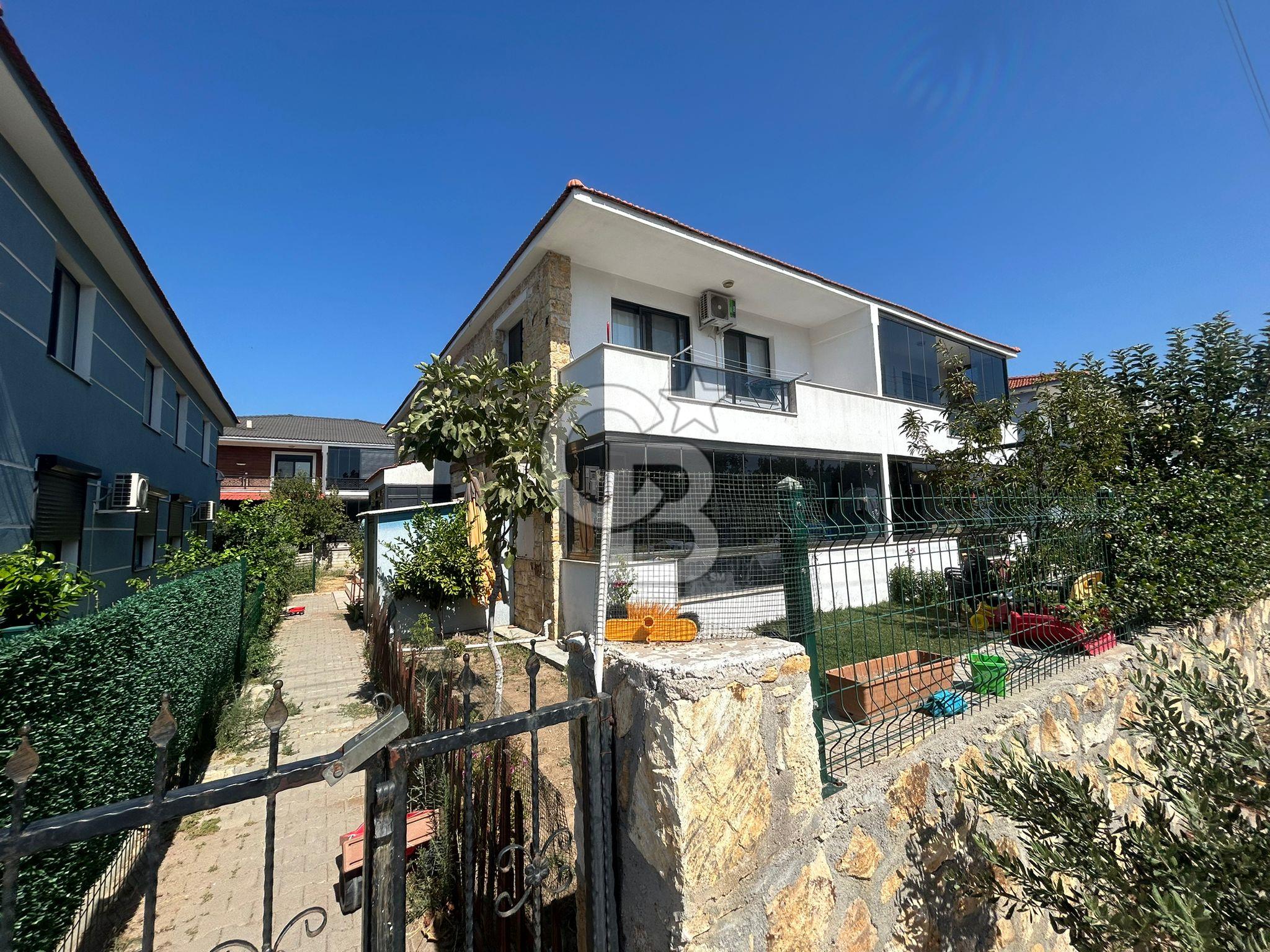 Foça Hacıveli Mahallesinde Satılık Bahçeli 3+1 Dubleks