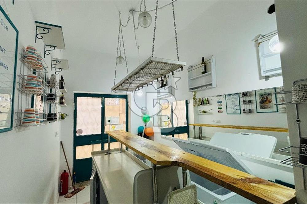 Foça Fevzipaşa Mahallesinde Satılık İş Yeri