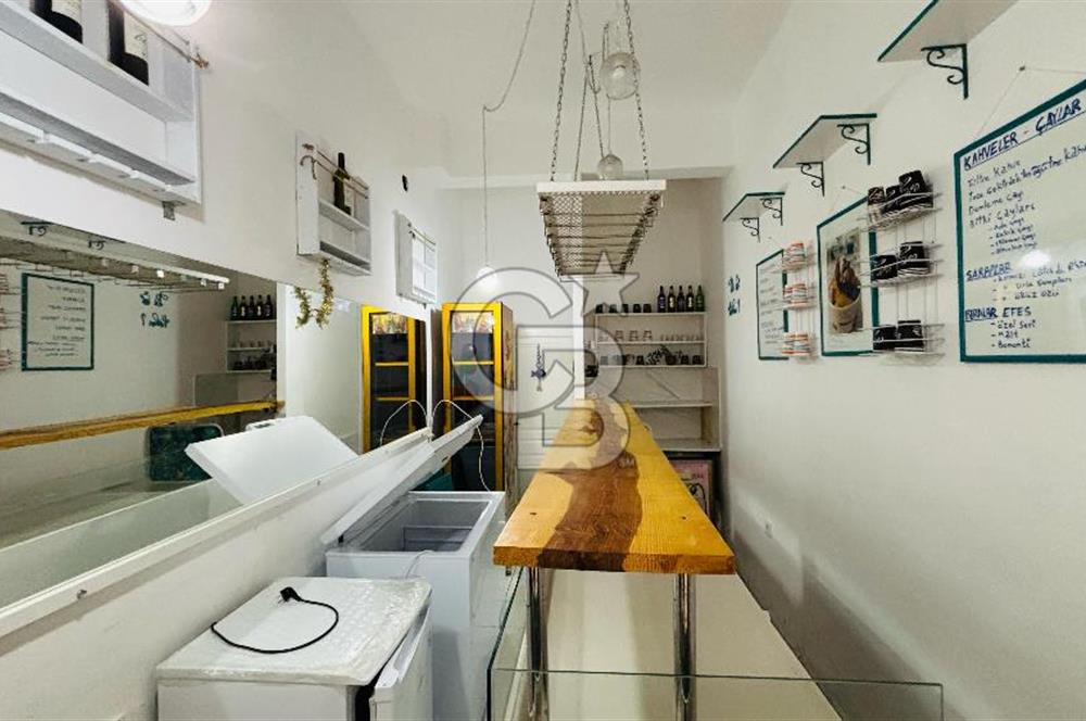 Foça Fevzipaşa Mahallesinde Satılık İş Yeri