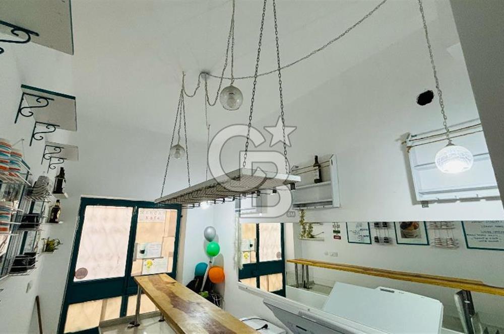 Foça Fevzipaşa Mahallesinde Satılık İş Yeri