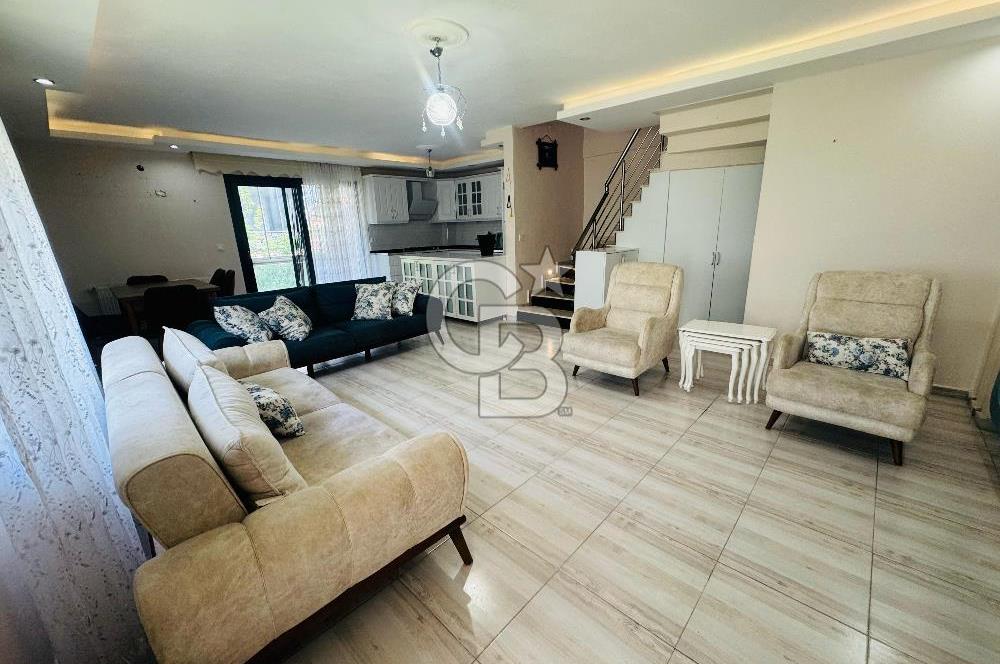 Foça Hacıveli Mahallesinde Satılık Bahçeli 3+1 Dubleks