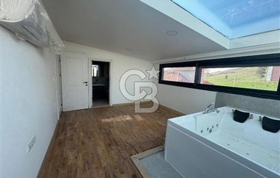 Foça Villalar Bölgesinde 5+1 Havuzlu Kiralık Villa