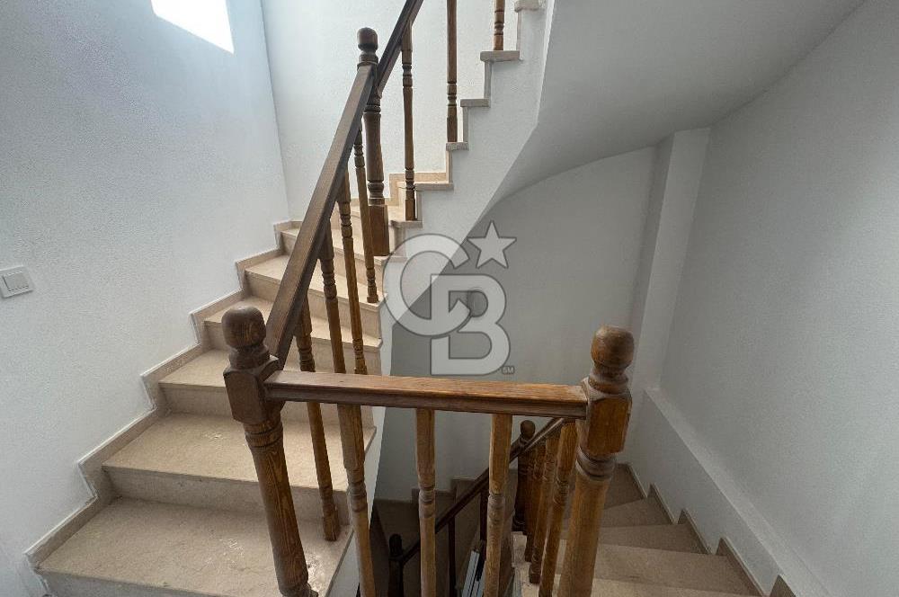 Foça Villalar Bölgesinde 5+1 Havuzlu Kiralık Villa