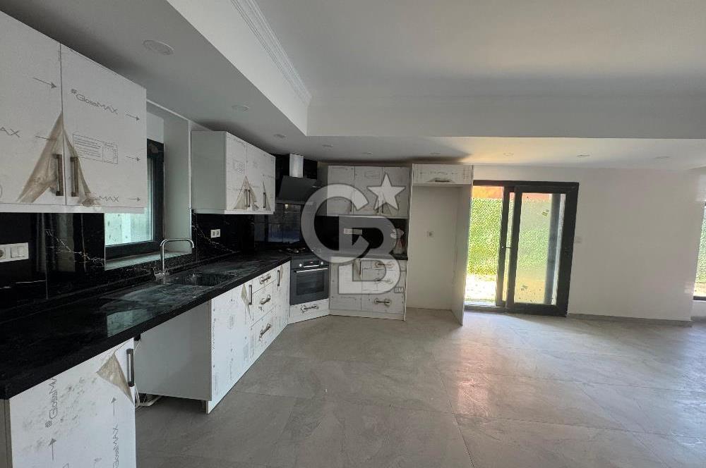 Foça Villalar Bölgesinde 5+1 Havuzlu Kiralık Villa