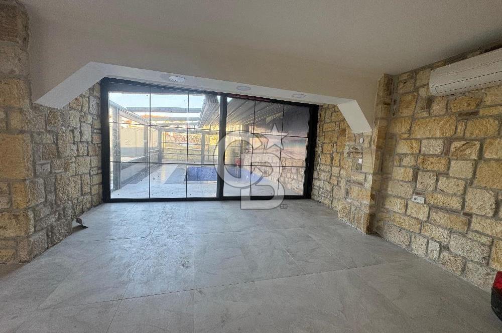 Foça Villalar Bölgesinde 5+1 Havuzlu Kiralık Villa