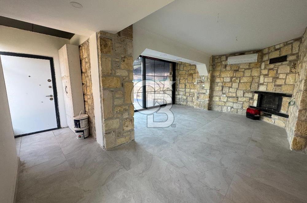 Foça Villalar Bölgesinde 5+1 Havuzlu Kiralık Villa