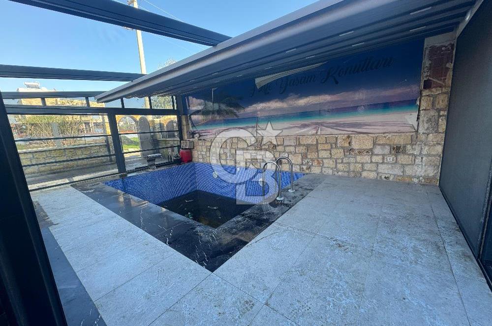 Foça Villalar Bölgesinde 5+1 Havuzlu Kiralık Villa