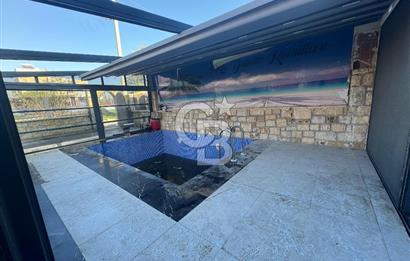 Foça Villalar Bölgesinde 5+1 Havuzlu Kiralık Villa