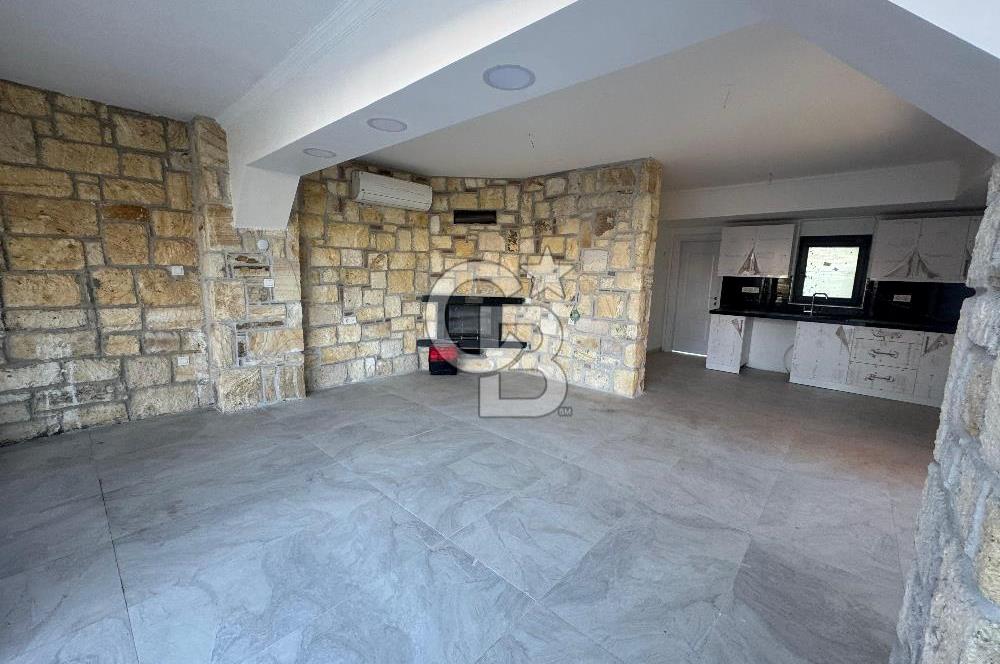 Foça Villalar Bölgesinde 5+1 Havuzlu Kiralık Villa