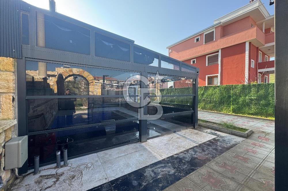 Foça Villalar Bölgesinde 5+1 Havuzlu Kiralık Villa