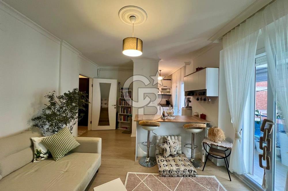 Karşıyaka Şemikler Mahallesi'nde Tadilatlı 2+1 Satılık Daire