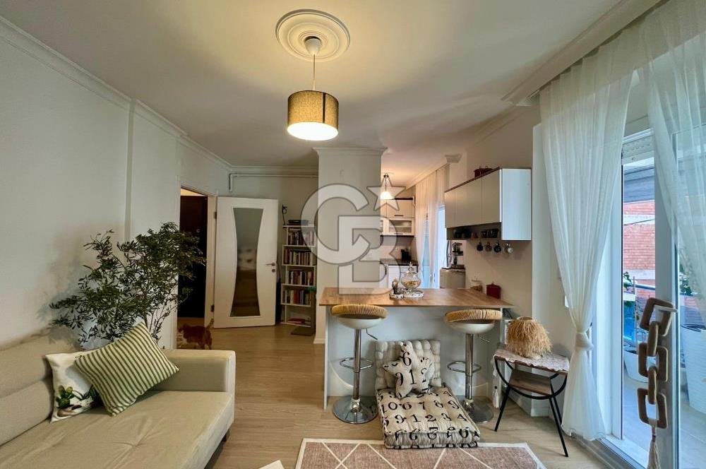 Karşıyaka Şemikler Mahallesi'nde Tadilatlı 2+1 Satılık Daire