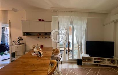 Karşıyaka Şemikler Mahallesi'nde Tadilatlı 2+1 Satılık Daire