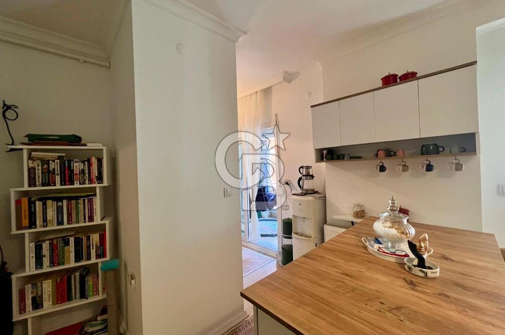 Karşıyaka Şemikler Mahallesi'nde Tadilatlı 2+1 Satılık Daire