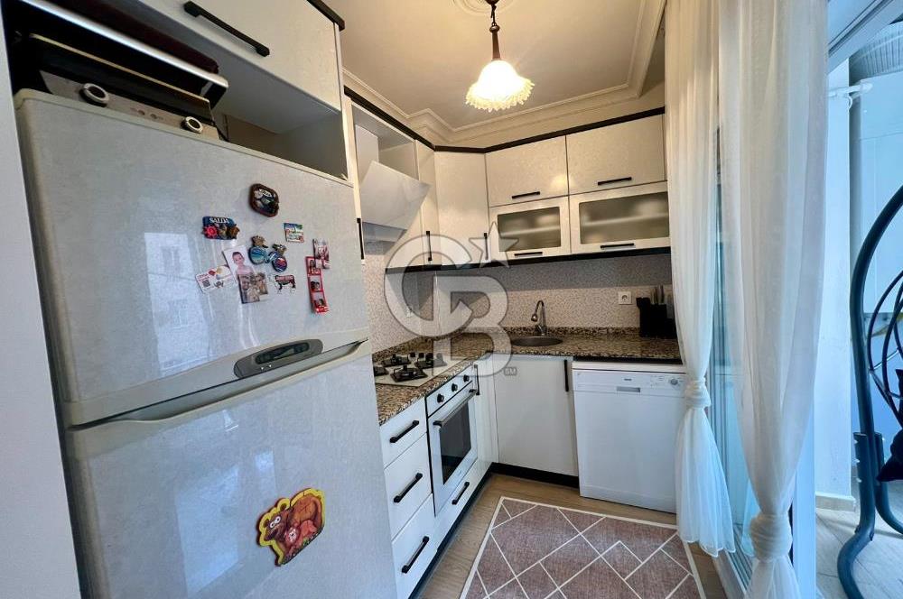 Karşıyaka Şemikler Mahallesi'nde Tadilatlı 2+1 Satılık Daire