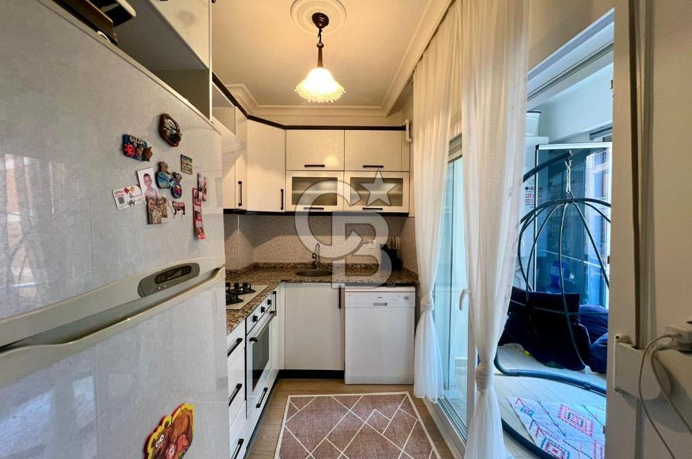 Karşıyaka Şemikler Mahallesi'nde Tadilatlı 2+1 Satılık Daire