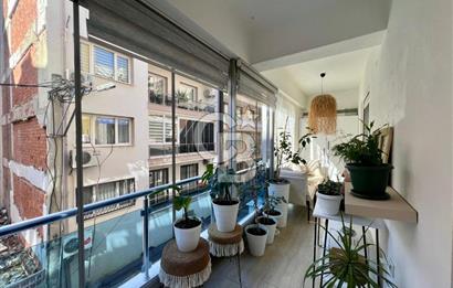 Karşıyaka Şemikler Mahallesi'nde Tadilatlı 2+1 Satılık Daire