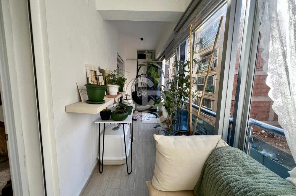 Karşıyaka Şemikler Mahallesi'nde Tadilatlı 2+1 Satılık Daire