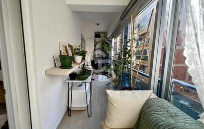 Karşıyaka Şemikler Mahallesi'nde Tadilatlı 2+1 Satılık Daire