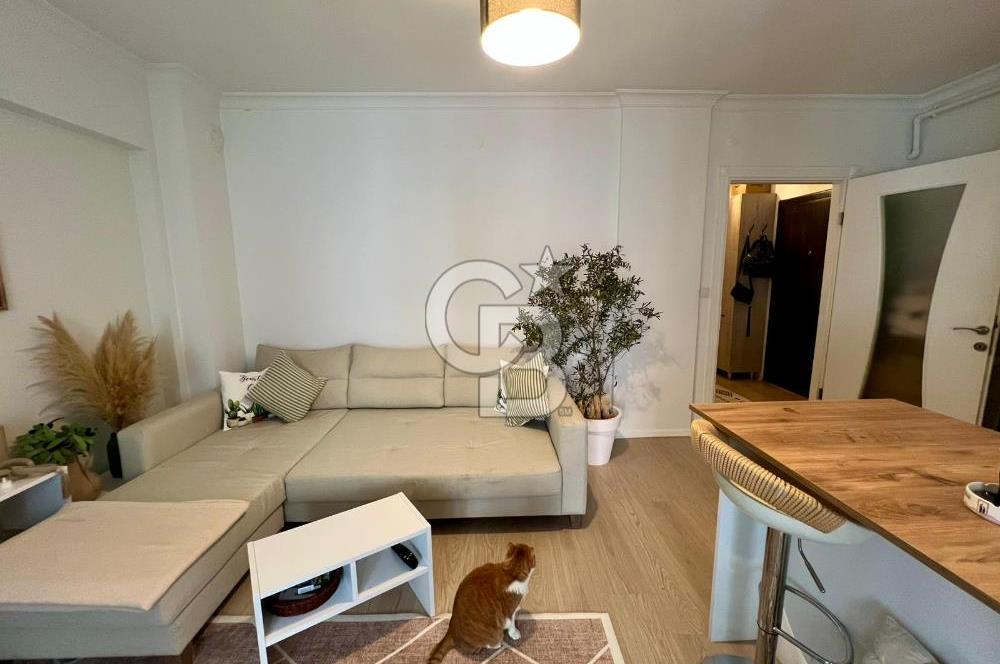 Karşıyaka Şemikler Mahallesi'nde Tadilatlı 2+1 Satılık Daire