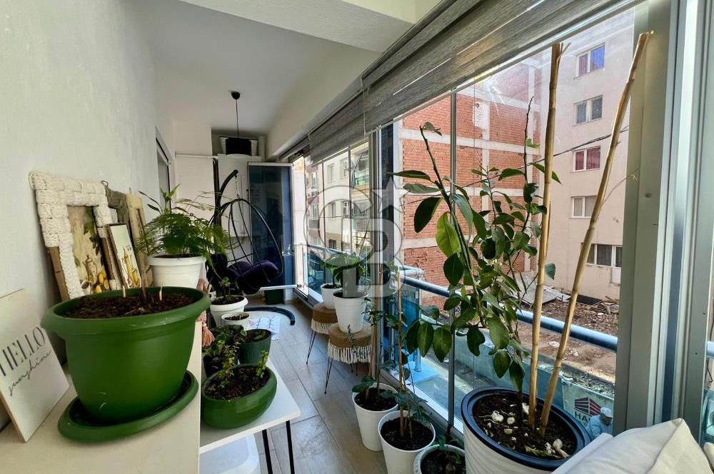 Karşıyaka Şemikler Mahallesi'nde Tadilatlı 2+1 Satılık Daire