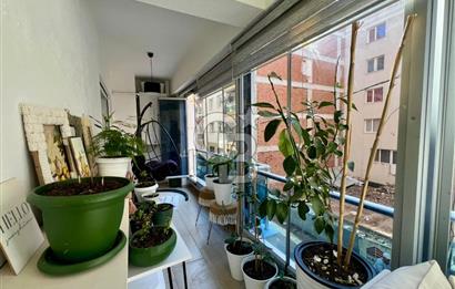 Karşıyaka Şemikler Mahallesi'nde Tadilatlı 2+1 Satılık Daire