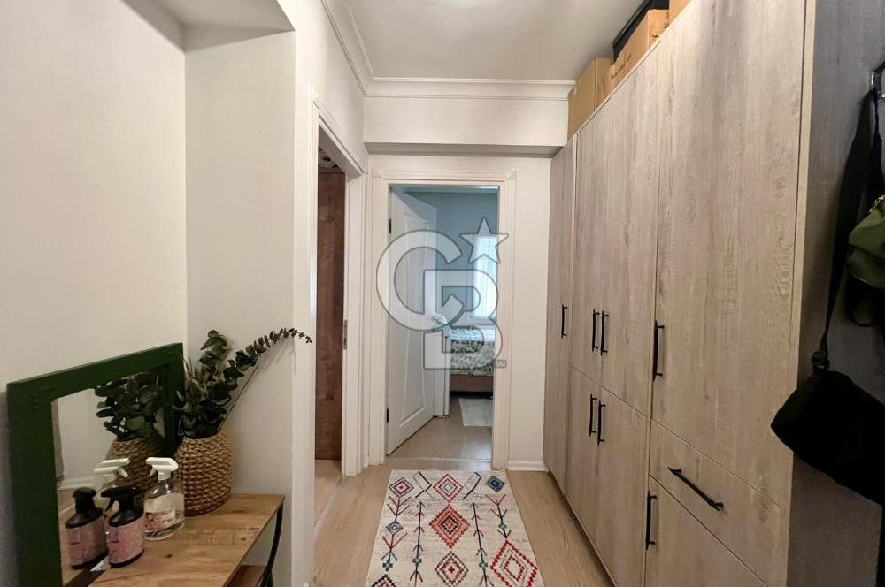 Karşıyaka Şemikler Mahallesi'nde Tadilatlı 2+1 Satılık Daire