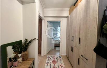 Karşıyaka Şemikler Mahallesi'nde Tadilatlı 2+1 Satılık Daire