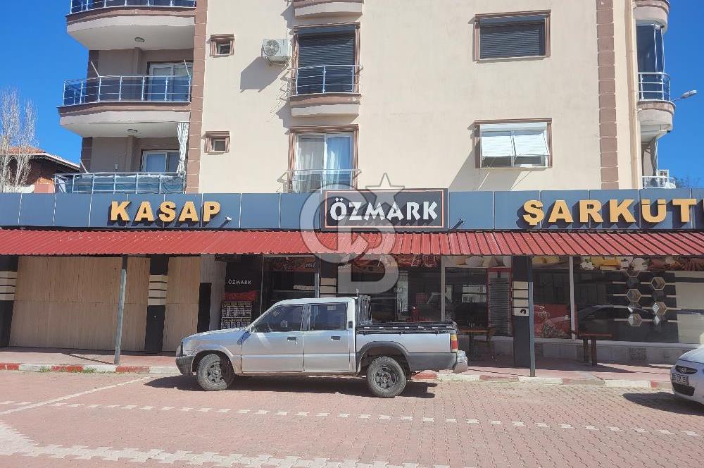 Menemen'de Stratejik Konumda Satılık Ticari Mülk. 