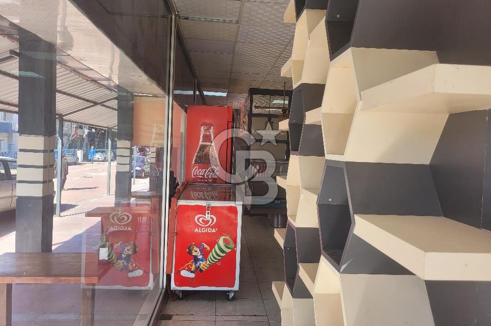 Menemen'de Stratejik Konumda Satılık Ticari Mülk. 