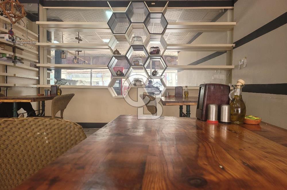 Menemen'de Stratejik Konumda Satılık Ticari Mülk. 