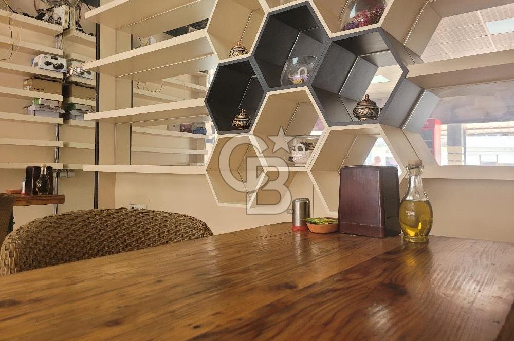 Menemen'de Stratejik Konumda Satılık Ticari Mülk. 