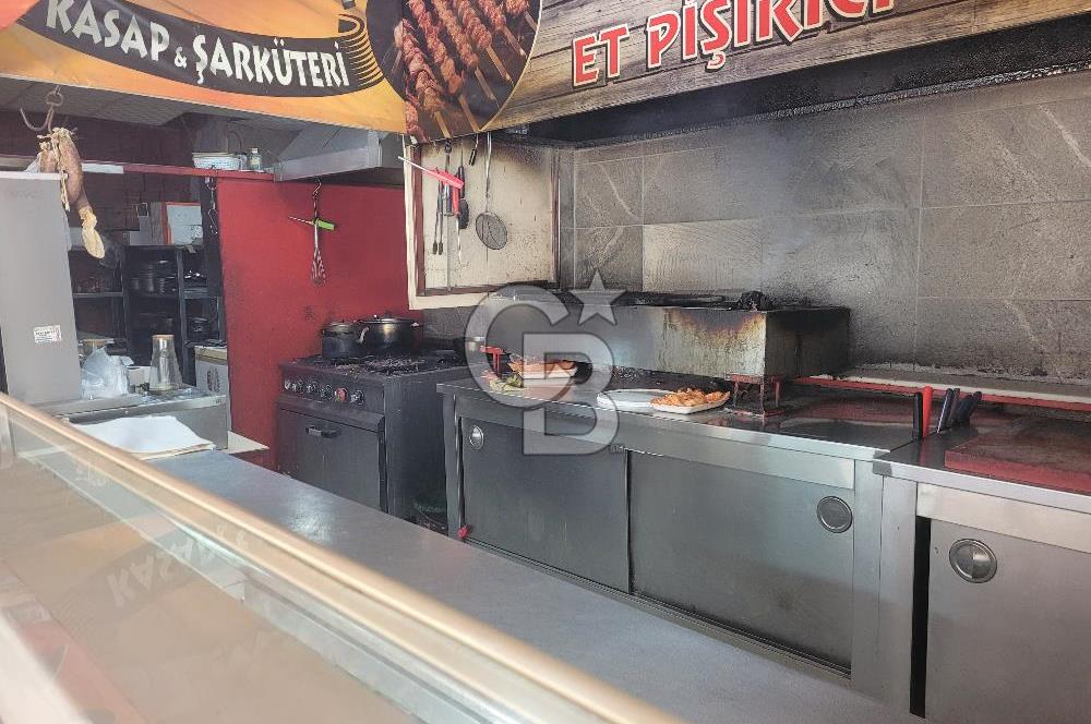 Menemen'de Stratejik Konumda Satılık Ticari Mülk. 