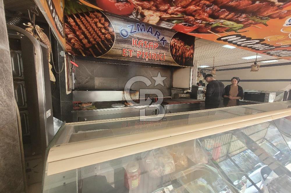 Menemen'de Stratejik Konumda Satılık Ticari Mülk. 