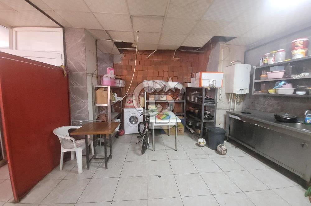 Menemen'de Stratejik Konumda Satılık Ticari Mülk. 