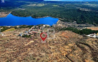 DOĞA İLE İÇ İÇE YATIRIM DEĞERİ YÜKSEK TARLA ( GÖL MANZARALI )