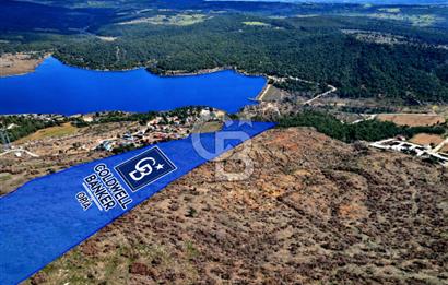 DOĞA İLE İÇ İÇE YATIRIM DEĞERİ YÜKSEK TARLA ( GÖL MANZARALI )