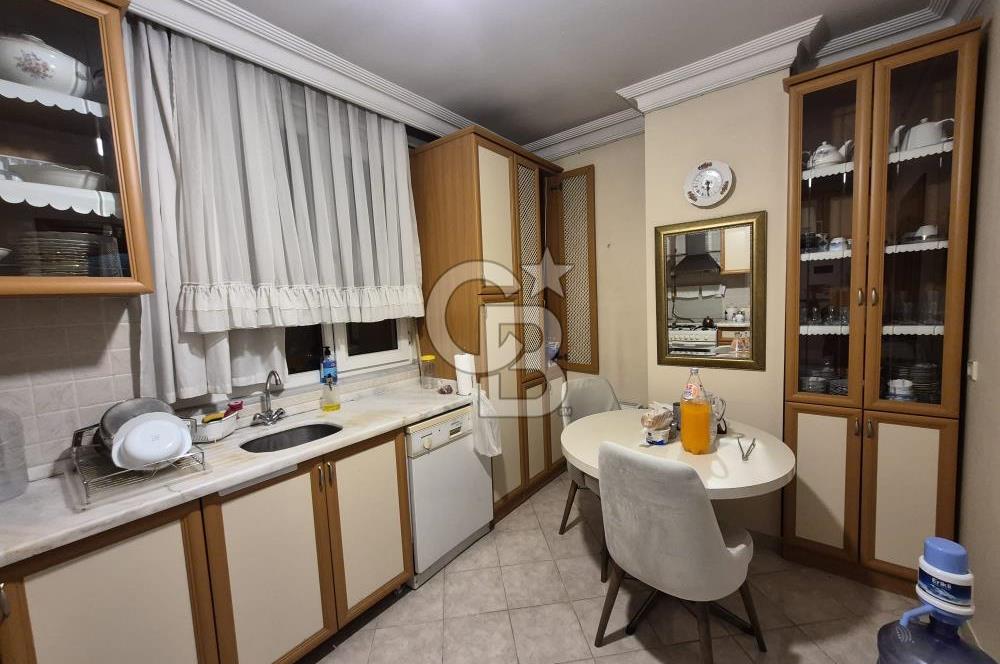 Kadıköy avşar sokak 3+1 ebeveyn banyolu geniş daire