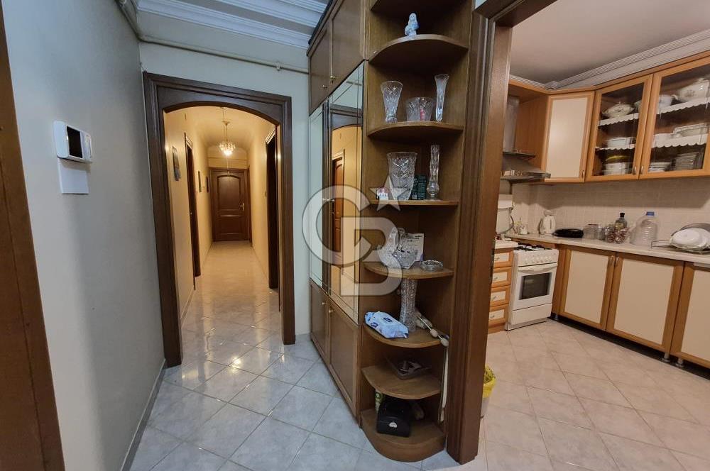 Kadıköy avşar sokak 3+1 ebeveyn banyolu geniş daire