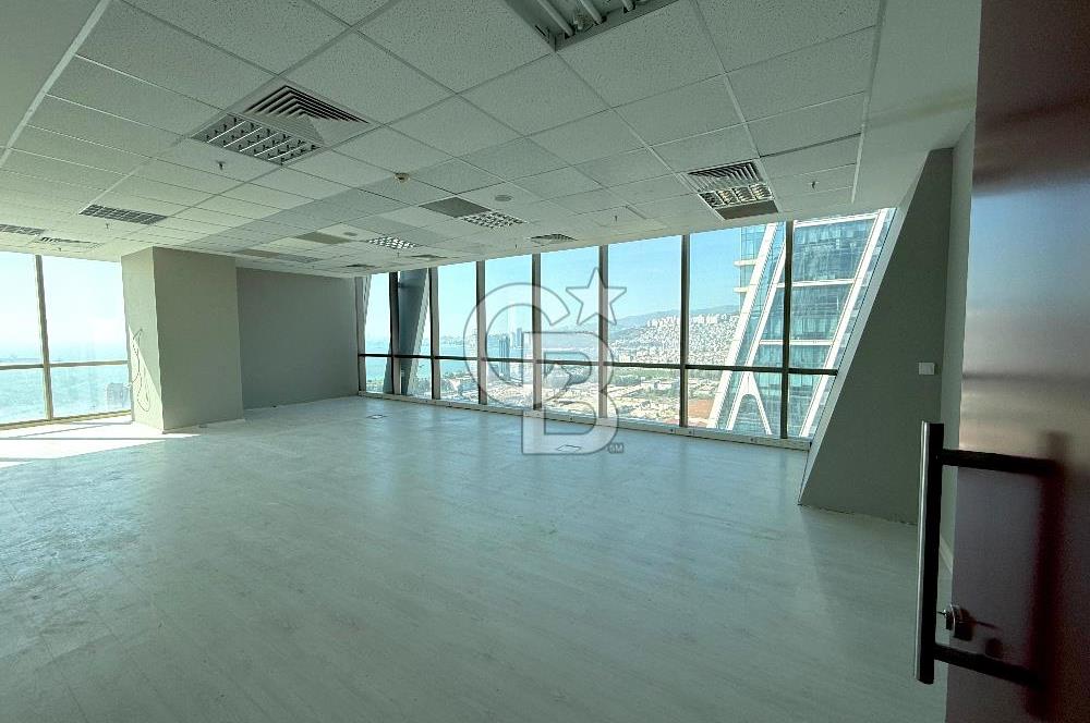 MUSELAND FOLKART TOWERS'TA FULL KÖRFEZ MANZARALI İŞ YERİ