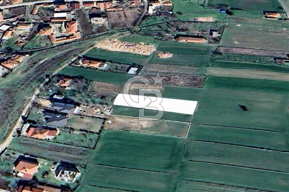 KÖY İÇERİSİNDE ELEKTRİK SU DİBİNDE İMARLI ARSA