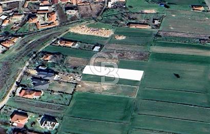 KÖY İÇERİSİNDE ELEKTRİK SU DİBİNDE İMARLI ARSA