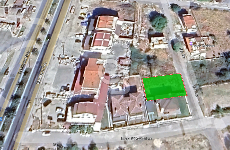 Karaburun Mordoğan Merkez’de Caddeye Çok Yakın Villa Arsası