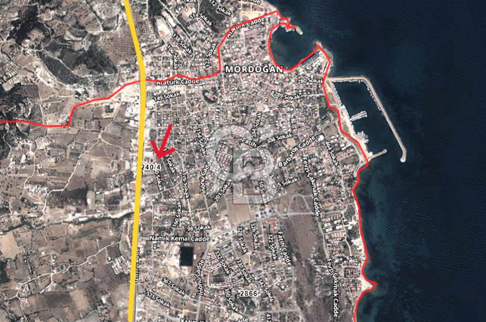 Karaburun Mordoğan Merkez’de Caddeye Çok Yakın Villa Arsası