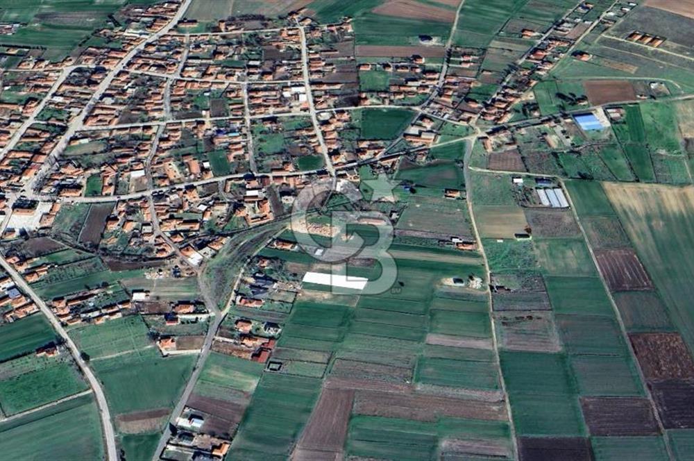 KÖY İÇERİSİNDE ELEKTRİK SU DİBİNDE İMARLI ARSA