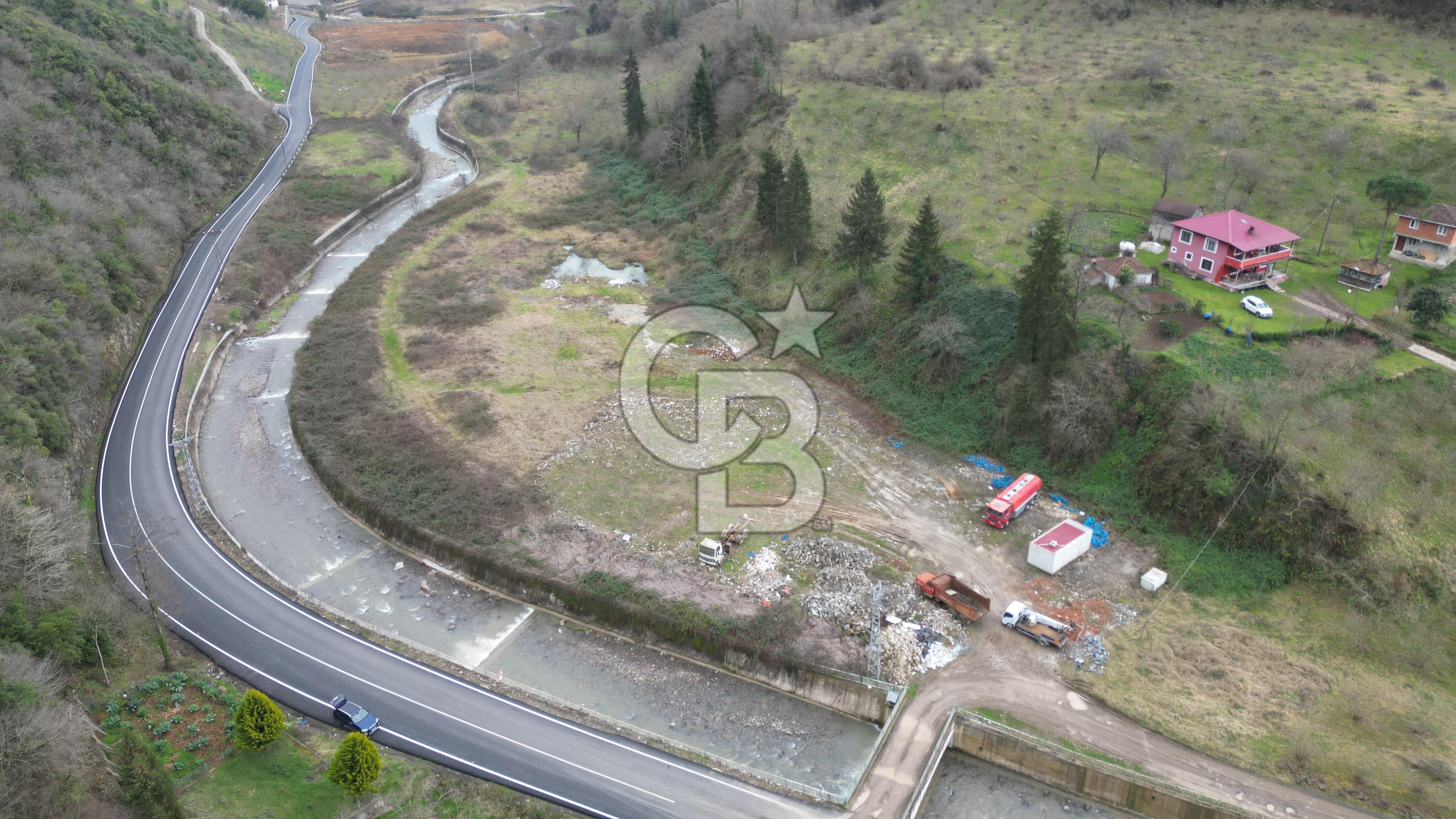 YOMRA'DA ANA YOL KENARI SATILIK TİCARİ İMARLI ARSA