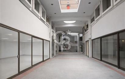  İzmir Konak Oto Plaza’da Üç Katlı Prestijli Fırsat Ticari Dükkan