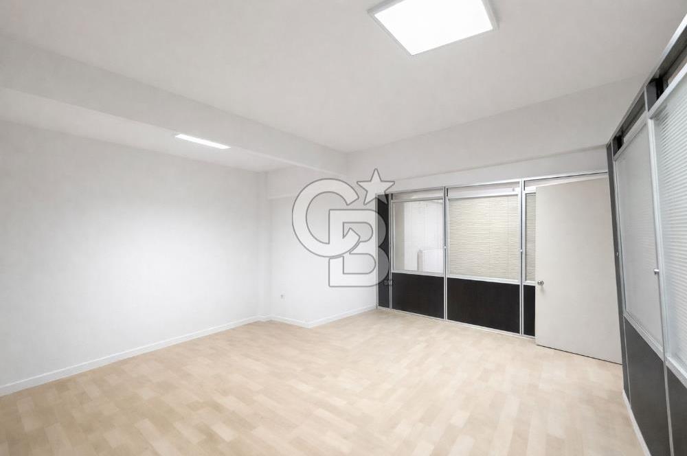  İzmir Konak Oto Plaza’da Üç Katlı Prestijli Fırsat Ticari Dükkan