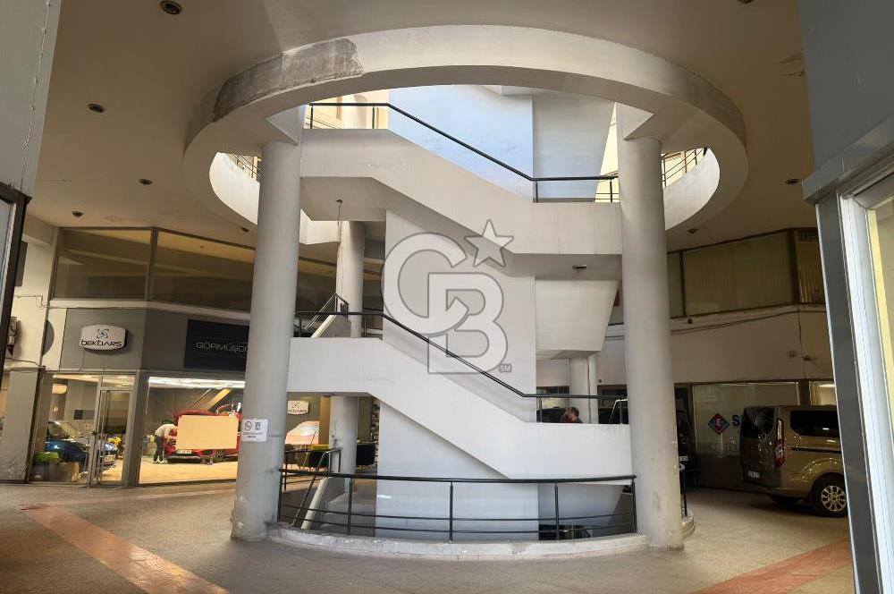  İzmir Konak Oto Plaza’da Üç Katlı Prestijli Fırsat Ticari Dükkan